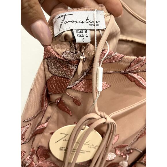 NWT TwoSisters the label SASKIA DRESS EMBROIDERY ROSE size 4 - Picture 8 of 9